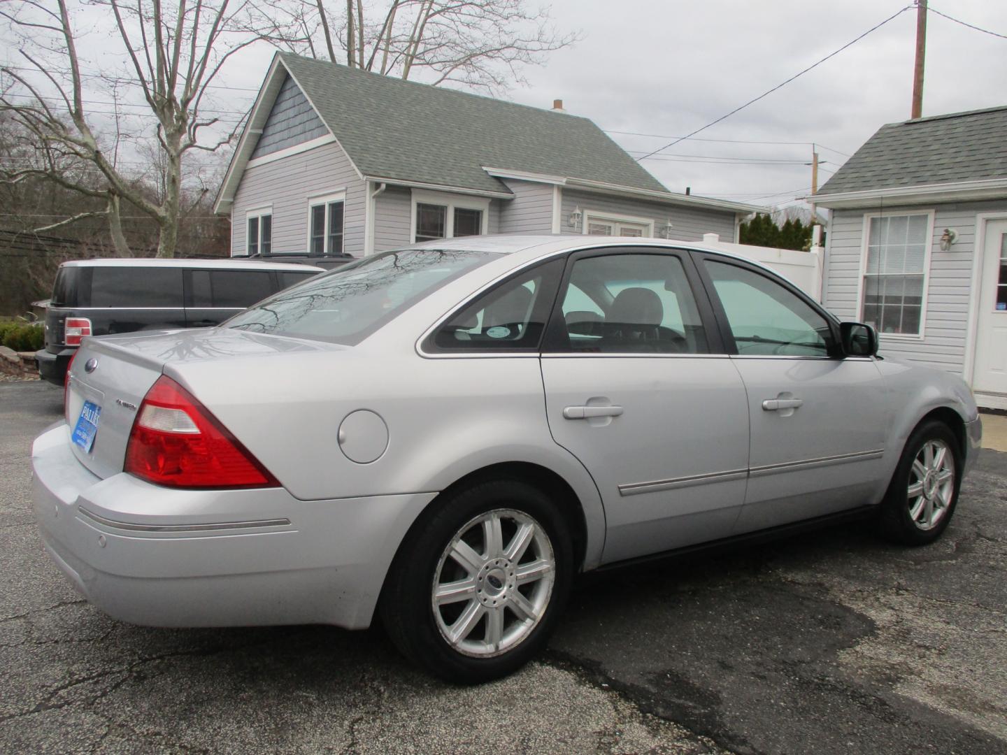 2005 SILVER Ford Five Hundred Limited AWD (1FAHP28195G) with an 3.0L V6 DOHC 24V engine, Automatic CVT Overdrive transmission, located at 540a Delsea Drive, Sewell, NJ, 08080, (856) 589-6888, 39.752560, -75.111206 - Photo#6